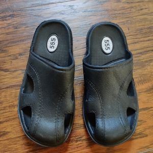 555 Unisex Kids Black Clogs